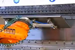 自动化金属板材折弯机与机器人高效协作